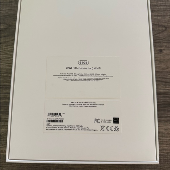 iPad - Sleek midnight 9th GEN 2023 10.2 inch screen laptop case included - Picture 3 of 17